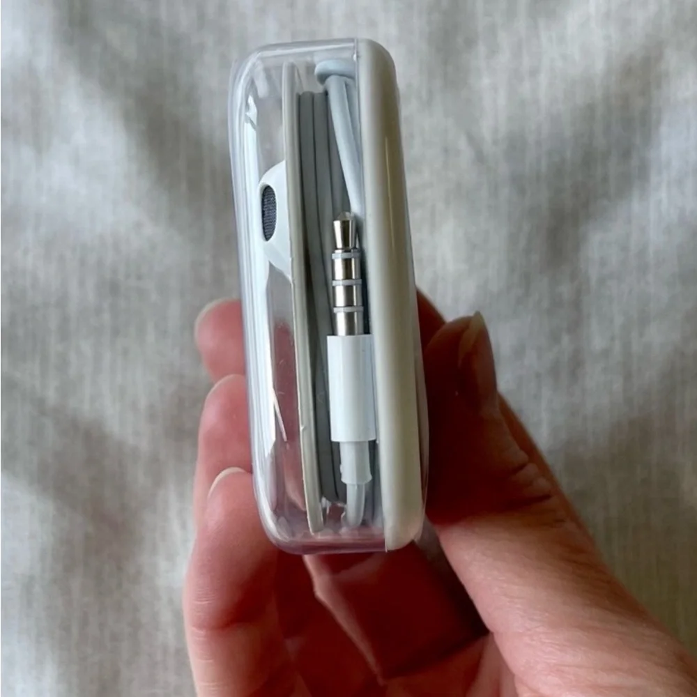 Apple earbuds